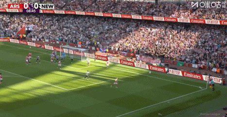 【早报】阿森纳重回榜首！英超冠军竞争白热化！