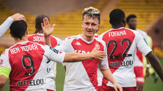 伯恩茅斯VS利兹联直播斯伯恩运动套装